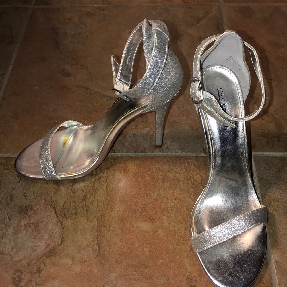 Call it Spring silver heels! - Picture 3 of 6